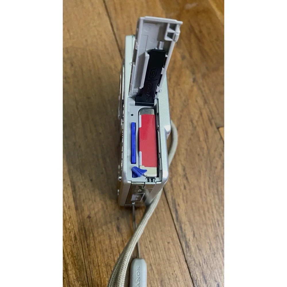 Sony Cyber-Shot DSC-W55 Silver 7.2 Mega Pixels Digital Camera Battery & Charger